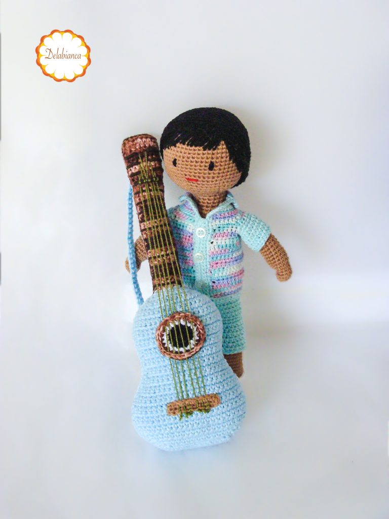 Violão amigurumi