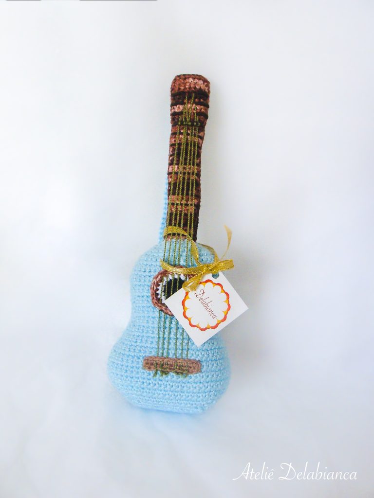 Violão amigurumi
